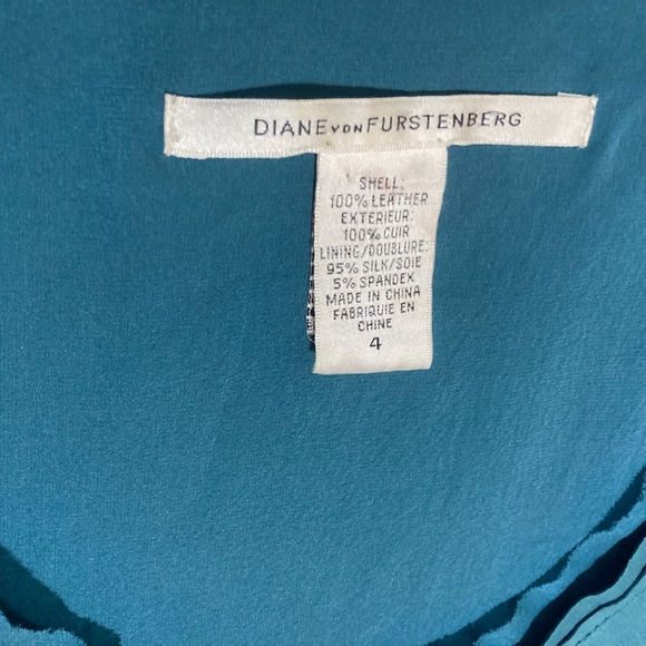 DIANE VON FURSTENBURG Genuine Leather Pocket Tee (Fits Sz 6-8) - Picture 13 of 15